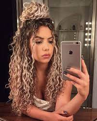 Vorschlage Fur Frisuren Und Haarfarben Fur Lockige Madchen Frisuren Haarfarbe Cu Coiffure Coiffure Haarfarben Lockiges Madchen Naturlocken Frisuren