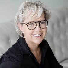 Amazon.com: Ada's Violin: The Story of the Recycled Orchestra of Paraguay:  9781481430951: Hood, Susan, Comport, Sally Wern: Books