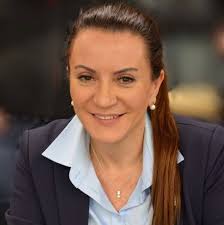 Dzisiaj podczas pożegnania maturzystów oficjalnie potwierdziłam, że od 1  maja nie będę pełniła funkcji dyrektora I Liceum Ogólnokształcącego im.  Tadeusza Kościuszki. I mimo że już dawno deklarowałam, że po  doświadczeniach ostatnich 5