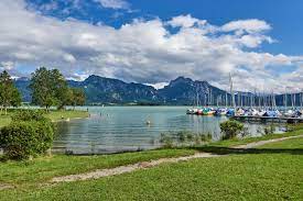 Geniessen sie ihren urlaub direkt am forggensee mit blick auf das märchenschloss neuschwanstein. Blau Grun Turkis Urlaub Am Wunderschonen Forggensee Im Allgau