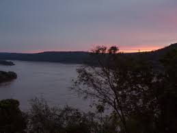 It flows from north to south and forms parts of the boundaries of brazil, argentina, and uruguay, separating some of the argentine provinces of la mesopotamia from the other two countries. Uruguay River Wikipedia