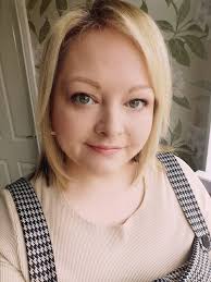 Eyes up here, love. I'm more than just good looks… well, mostly. 😉 How's  your weekend treating you, beautiful people?