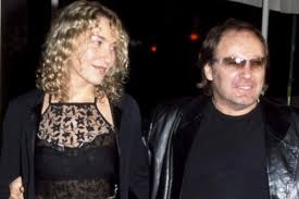 Scopriamo di più su di lei e sulla loro storia d'amore. Dopo 25 Anni Di Amore Vasco Rossi E Laura Schmidt Si Sposano