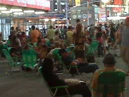 Times Square On Broadway The Mayor Changed The Area A Bit And Made The Are For Pedestrians Cars Are No Longer Allowe Lawn Chairs Chair Photography Beach Girl