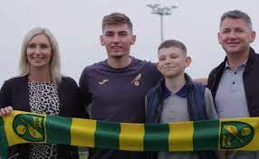 The mum of scotland's man of the match billy gilmour has shared a sweet tribute to her son after his star performance at wembley. Billy Gilmour S Mum Shows Rangers Is In Her Heart As She Pokes Fun At Celtic By Not Touching The Green Part Of Norwich S Scarf Following Chelsea Midfielder S Arrival At Carrow Road On