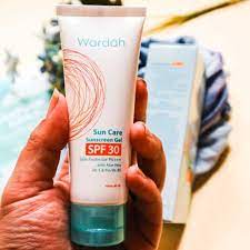 Tahukah kamu bahwa sunblock memiliki kemampuan melindungi kulit dari uva/uvb yang berbeda dengan sunscreen? 10 Merk Sunscreen Yang Bagus Untuk Kulit Berminyak Di 2021