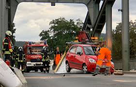 Wolkig bei 14 °c bis 25 °c. Rinteln Vollsperrung Nach Unfall Auf Weserbrucke