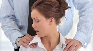 Pelamar dengan usia yang tidak lagi muda dilaporkan chicago tribune perbedaan pandangan politik bahkan menyebabkan diskriminasi di tempat kerja. Pergaduhan Di Tempat Kerja Rayuik