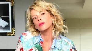 Born in savona, bonaccorti spent her adolescence in several cities, including sassari and genoa, because of the work of her father, a police colonel. Alessia Marcuzzi Nuda Su Instagram Perche Puglia24news It