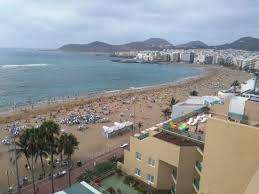 Featuring an outdoor swimming pool, a sunbathing terrace and a solarium throughout the property, bull reina isabel & spa las palmas de gran canaria is located about 700 metres from the room. Playa De Las Canteras Bild Von Bull Reina Isabel Spa Gran Canaria Tripadvisor