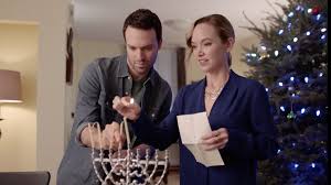 Lifetime S Mistletoe Menorahs Is The Jewish Holiday Movie You Ve Been Waiting For Glamour