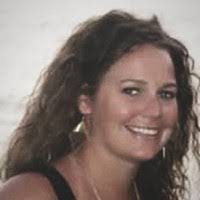 Kari Lyons's Instagram, Twitter & Facebook