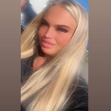 ✨️🌟Gold with a hint of sparkle🌟✨️ Our hallmarked 9ct gold tulip bracelets  are made to be worn, loved and admired. Available with plain or patterned  links, both with stoneset detailing✨️ 💪Original designs