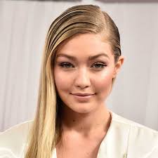 Anwar hadid de rasgos similares al de sus hermanas, ha comenzado en el mundo de la moda y de anwar hadid; Swashvillage Gigi Hadid Biografie