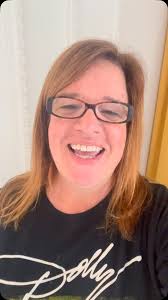 Shake my hand in character... But make it the Laughs in Spanish crew🌻🖌  @santafeplayhouse @aiamontoya @jjessjess @marcsinoway @lamartos #theatre  #laughsinspanish #santafeplayhouse #shakemyhandincharacter