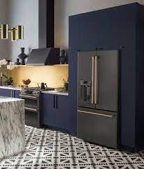 Featuring a darker, bolder shade, black stainless appliances have become an increasingly popular choice in today's kitchens. Stylish Cooking That Performs Modern Kitchen Design Interior Design Kitchen Home Decor Kitchen