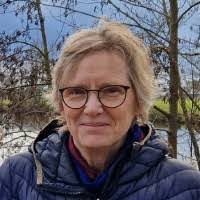 Karen Lander's Instagram, Twitter & Facebook