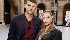 La bellissima coppia composta da beatrice valli e marco fantini, risiede a milano, in uno splendido appartamento. Beatrice Valli Lettera D Amore A Marco Fantini Ecco Quando Si Sposano