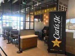 Carl S Jr Fait Son Entree En Region Parisienne Dans Le Centre Commercial Westfield Velizy 2