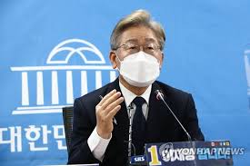 지난주 조사에서는 윤 전 총장은 53.8%, 이 지사는 39.1%로 지지율 차이가 14.7%p였다. S79ydpgc6woiqm