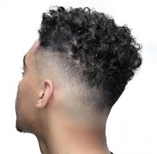 Coiffure sèche cheveux lisseur brosse coiffante fer à boucler sèche cheveux. 15 Coiffures Pour Cheveux Courts Coupe De Cheveux Homme Curly Hair Styles Curly Hair Fade Curly Hair Styles Naturally
