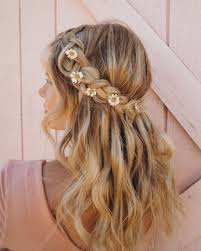 Wavy Hair Daisies And Braids I Won T Do Curls Or Beach Waves Using Heat In The Summer Without Us Haar Styling Wellige Frisuren Hochzeit Frisuren Langhaar