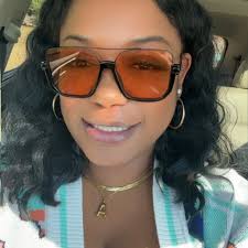 Leanna Higgins (@leannahiggins) është LIVE