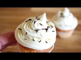 Comment Choisir Et Utiliser La Poche A Douille Aux Fourneaux Creme Au Beurre Facile Recette Glacage Cupcake Gateaux Et Desserts