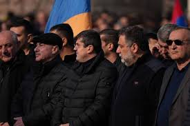 СМИ сообщили об отсутствии разногласий между Араиком Арутюняном и Рубеном  Варданяном — Armenia Today