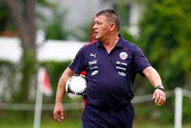 Según constató el técnico claudio borghi. Claudio Borghi Se Convierte En Objeto De Bullying En Las Redes Sociales Tras Derrota De 3 1 Ante Colombia El Mostrador