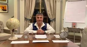 Tam adı abdurrahman veyis ateş'dir. Sedat Peker Den 8 Video Suriye Deki Turkmenlere Benim Adima Gonderilen Silahlar Sadat Organizasyonuyla El Nusracilara