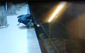 Azi au fost doua evenimente la metorex. O TanÄƒrÄƒ S A Certat Cu Iubitul È™i A SÄƒrit Pe È™ine La StaÈ›ia Dristor 1 Incident È™ocant La Metrou Stiri Diaspora