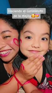 Como Se Hace El Corazon En La Mejilla