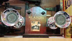 Original Klaxon Automobile Horns Advertising Display Bocina