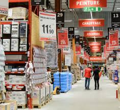 Une Grande Surface De Bricolage Passe A L Eclairage Led