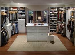 Walk In Wardrobes A Convenience And The Potential To Be A Very Nice Preparatory Space I Think I Cuartos Del Armario Diseno De Armario Interiores De Armarios