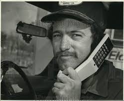 Press Photo Lee Babin uses his telephone