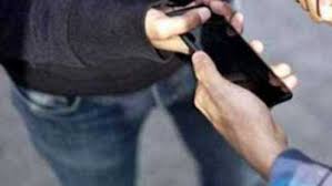 El Informante - Le arrebataron de las manos el teléfono celular