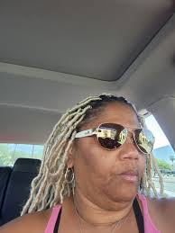 DOES ANYONE KNOW OF ANYONE WHO DOES SOFT LOCS REMOVAL PLEASE?