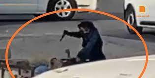 أما إذا ارتكب مجرم وغالبا ما يكون زعيم دولة أو عدة زعماء على إشعال الحرب أو الاعتداء على الآثار الثقافية أو الديانات أو التمييز العنصري تسمى جريمة ضد الإنسانية. Q2ggwgyl Ekczm