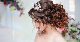 Pour bien choisir votre coiffure de mariage, prenez en considération la nature et la longueur de vos cheveux, et surtout vos souhaits de future mariée. Accessoires Cheveux De Mariage Nos Idees