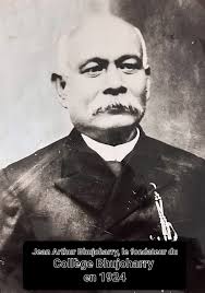 One of the best college in Port Louis around the year 1994 and earlier with  proud teachers and good students. May the Almighty reward all those  teachers. Ti apel sa college la