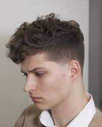 Choosing The Right Haircut For Your Face Shape Men S Hairstyles Diamond Face Shape Hairstyles Diamond Face Hairstyle Face Shape Hairstyles