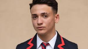 Ryan Greco è un allievo de Il Collegio, ma da piccolo ha partecipato ad un  altro programma (video)