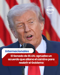 El Senado de Estados Unidos aprobó este lunes un acuerdo auspiciado por los  republicanos y respaldado por ocho demócratas para financiar temporalmente  al Gobierno federal y permitir su reapertura, en una medida