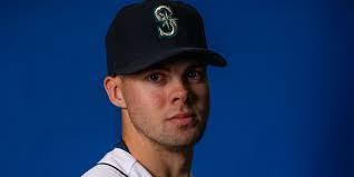 Patrick Weigel's Instagram, Twitter & Facebook