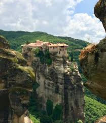 Noch heute hier finden das ganze jahr hindurch freizeitaktivitäten, künstlerische veranstaltungen und die wichtigsten kulturellen funktionen statt. Griechenland Meteora Kloster Magie Zwischen Himmel Und Erde Griechenland Meteora Kloster Kloster