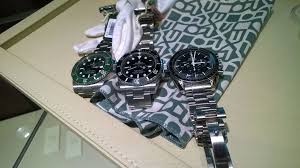 At unique vintage we believe your man should look as presentable as you, darling, which is why we've put together this collection of some of our favorite unique men's clothing and accessories. The Cyclops Magnification Varies On New Rolex S Archive Rolex Forums Rolex Watch Forum