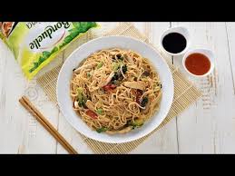 Reteta porc cu bambus bucatarie chinezeasca by mehrzad. Noodles Cu Pui Si Legume Reteta Video Jamilacuisine