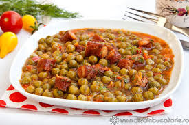 Poate mai aveţi ceva carne de porc uitată prin congelator de la crăciun, iar mazăre congelată se găseşte mereu şi e foarte bună şi sănătoasă. Mancare De Mazare Cu Carnati Semiafumati Diva In Bucatarie